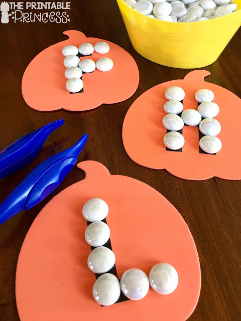 On the lookout for no prep fall activities for Kindergarten? Then you're going to love these low prep math and ELA games! These easy to prep DIY games are perfect for your Kinder students, but they'll also work with in preschool or 1st grade classrooms! {Homeschool families will love these too!} Click through to see how you could use these games in September, October, or November in your primary classroom. They're also great for your fall or Halloween unit themes! Get the details now!!